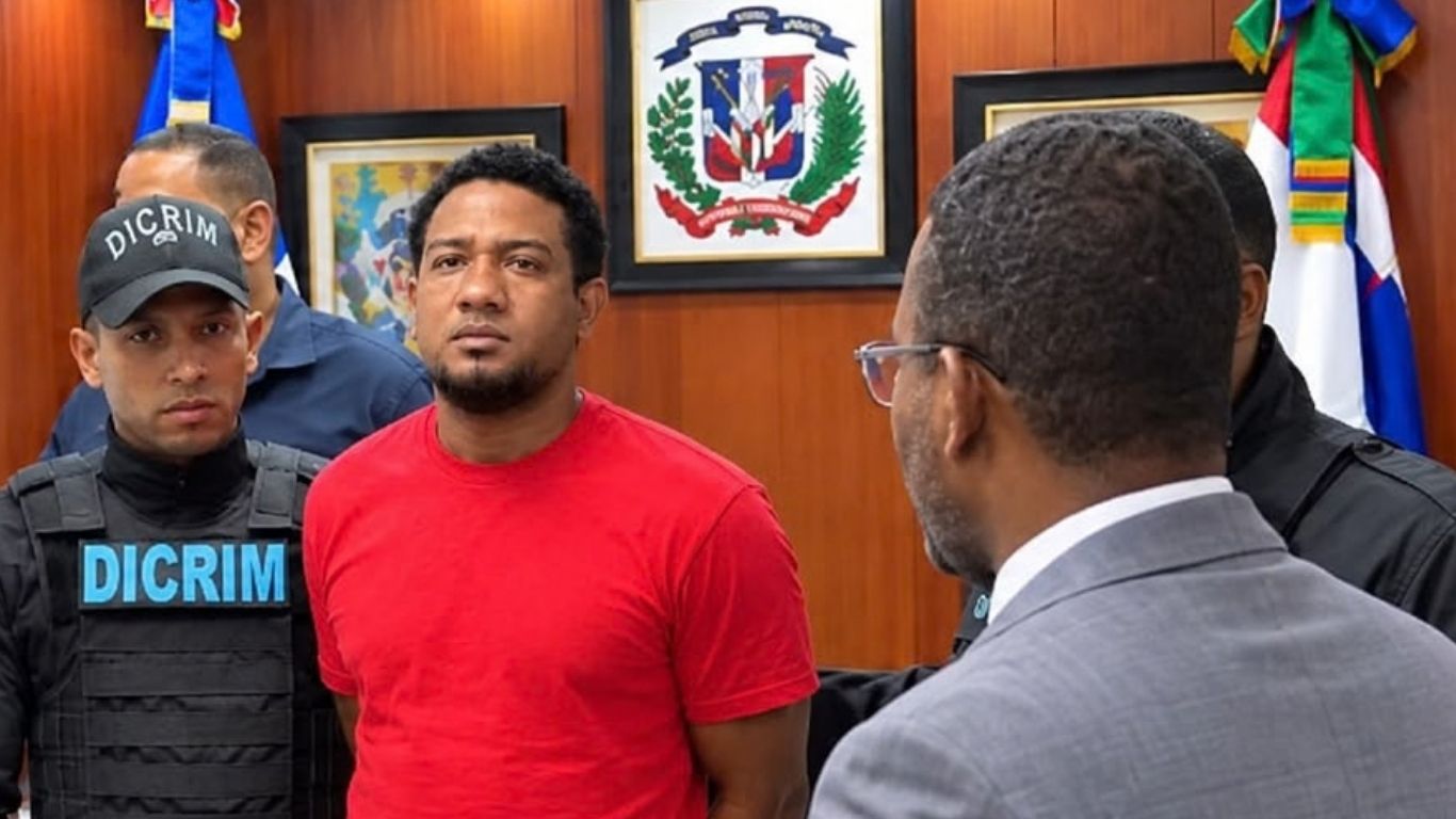 Se entrega hombre buscado por asalto a Caribe Express en Azua