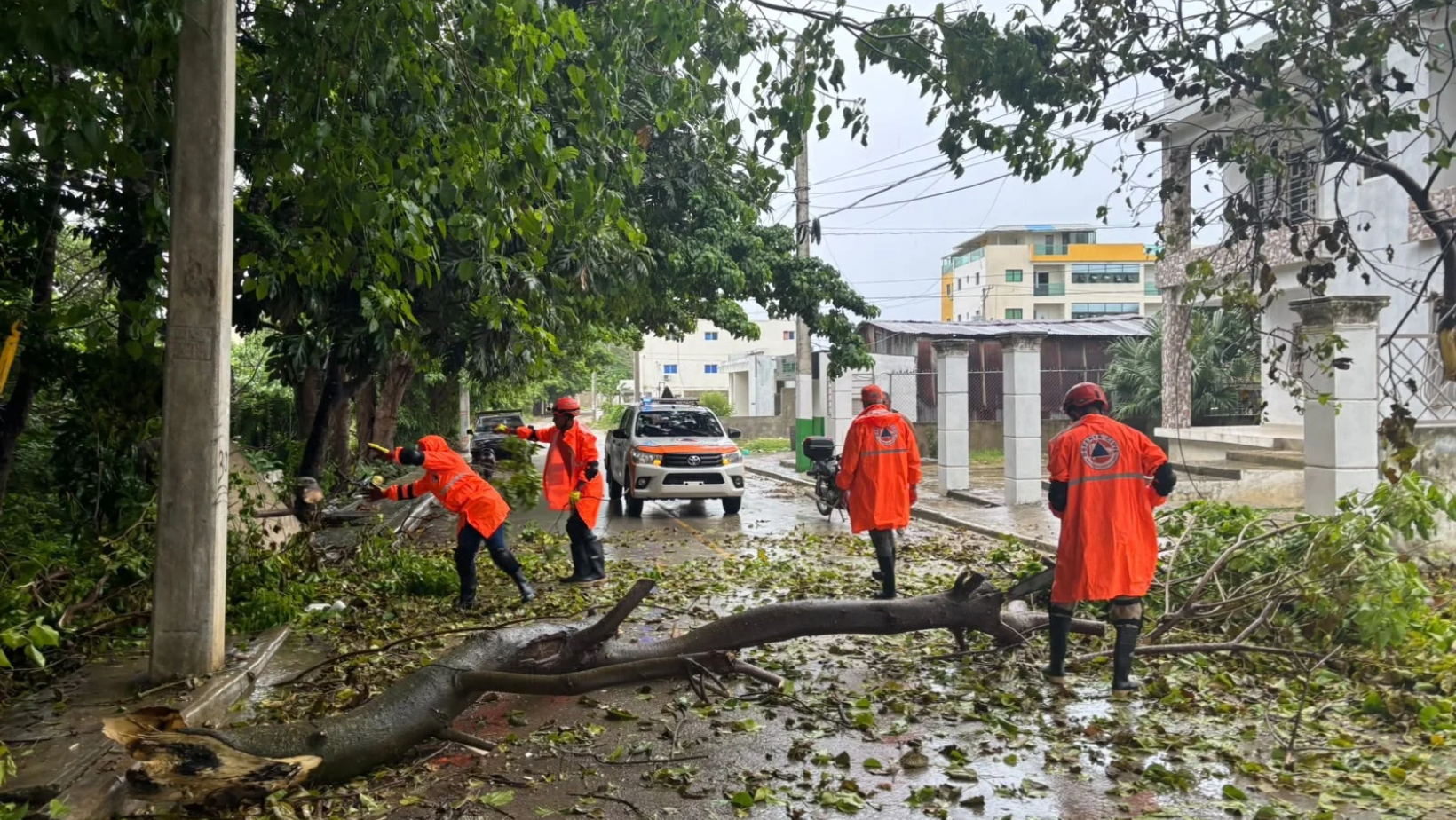 Santo Domingo Oeste intensifica la limpieza ante las lluvias: Peña recorre Pueblo Chico y El Café de Herrera