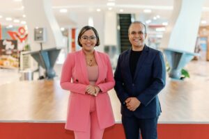 Es creador de In Crescendo, una firma internacional de consultoría en gestión de negocios y proceso de aprendizaje y sirve además para destacadas firmas nacionales e internacionales. 
