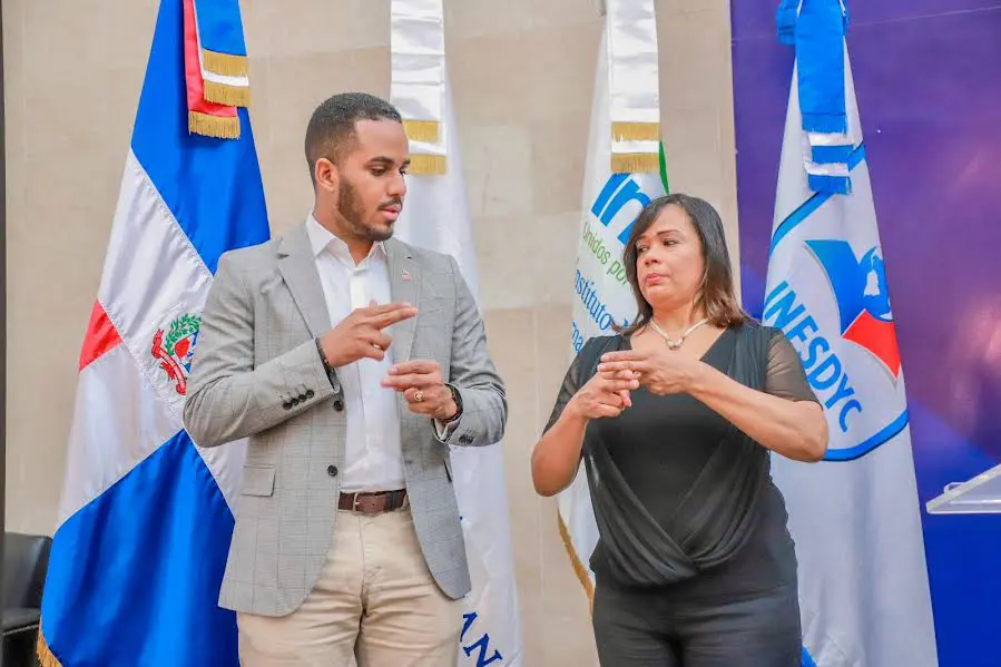 Las palabras de bienvenida estuvieron a cargo de José Rafael Espaillat, rector del Instituto de Formación Diplomática y Consular (INESDYC).