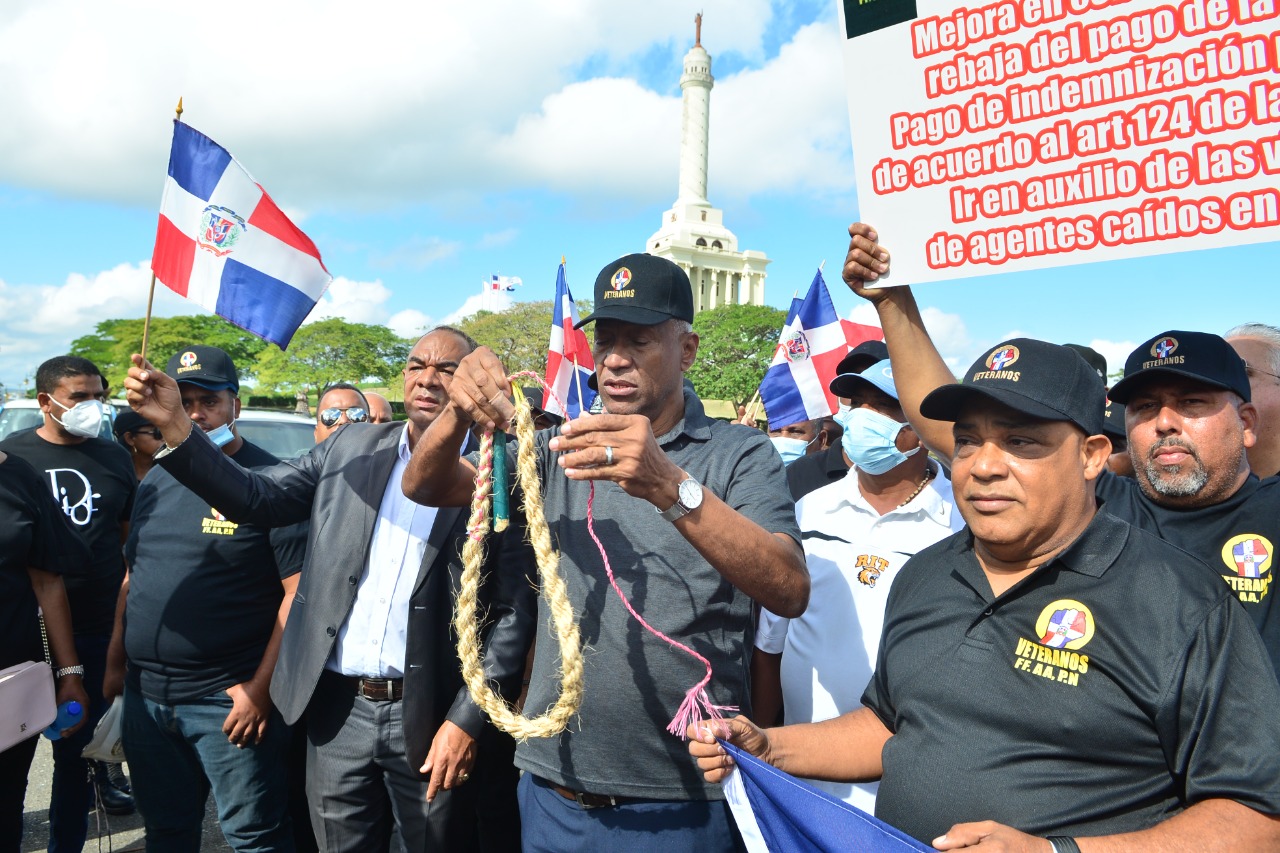 Los manifestantes se concentraron en la explanada del Monumento a los Héroes de la Restauración de Santiago