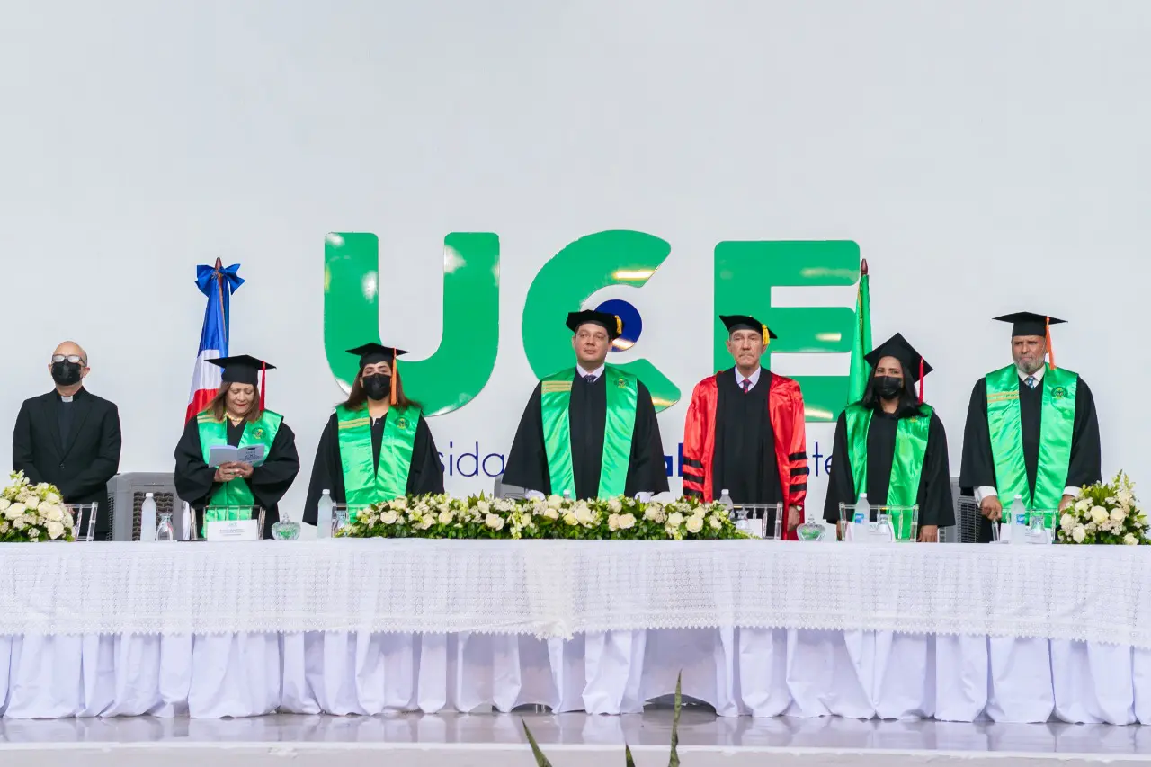 UCE realiza encuentro con egresados nacionales e internacionales
