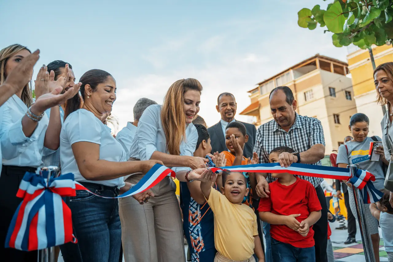 La alcaldesa Carolina Mejía encabezó además la firma de un acuerdo de cogestión con la comunidad, con el propósito de motivar a los residentes al cuidado del espacio y propiciar su sostenibilidad.