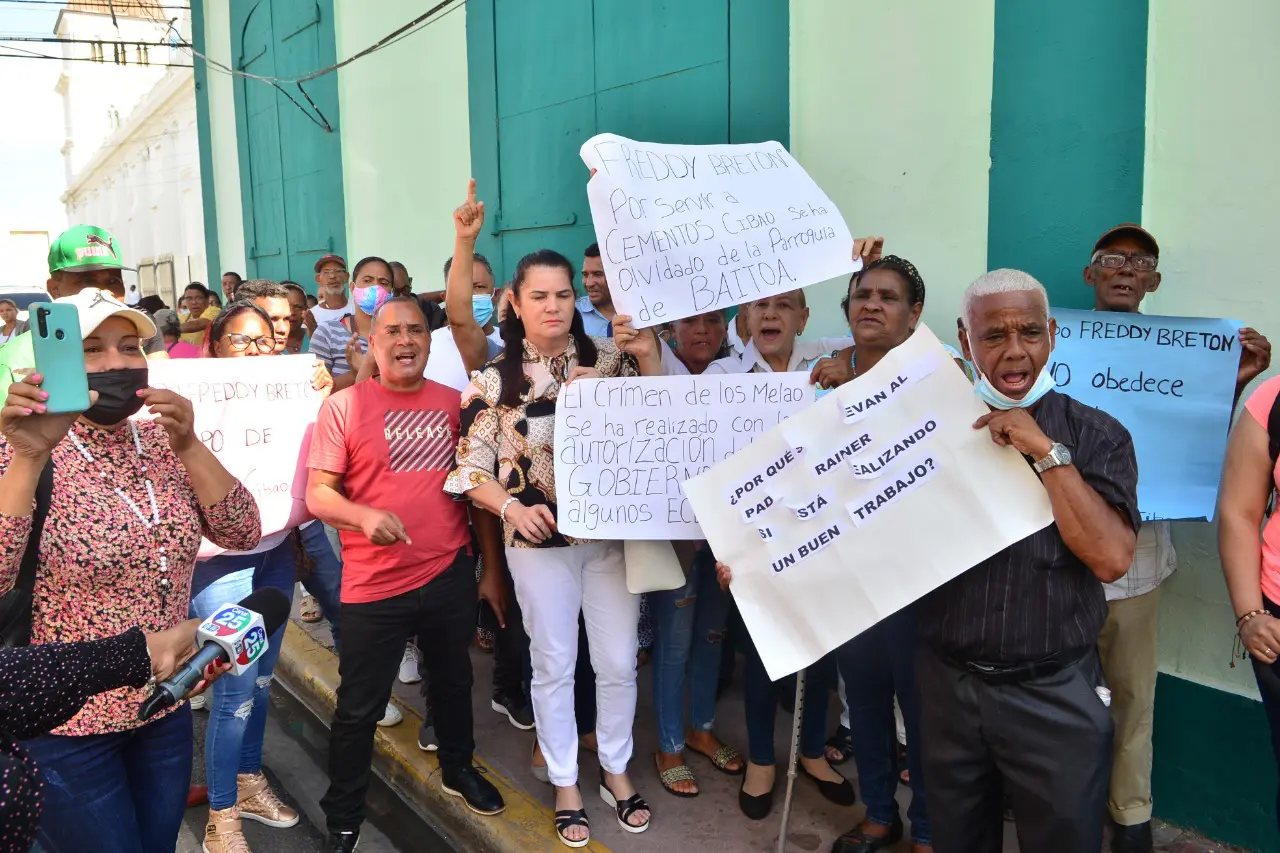 Los manifestantes solicitaron al arzobispo Freddy Bretón el retorno del padre Rainer Rafael Vásquez