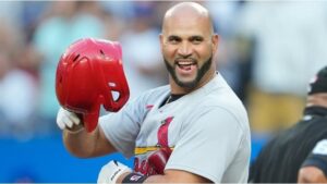 Albert Pujols recibe ovación por parte de la fanaticada del equipo rival