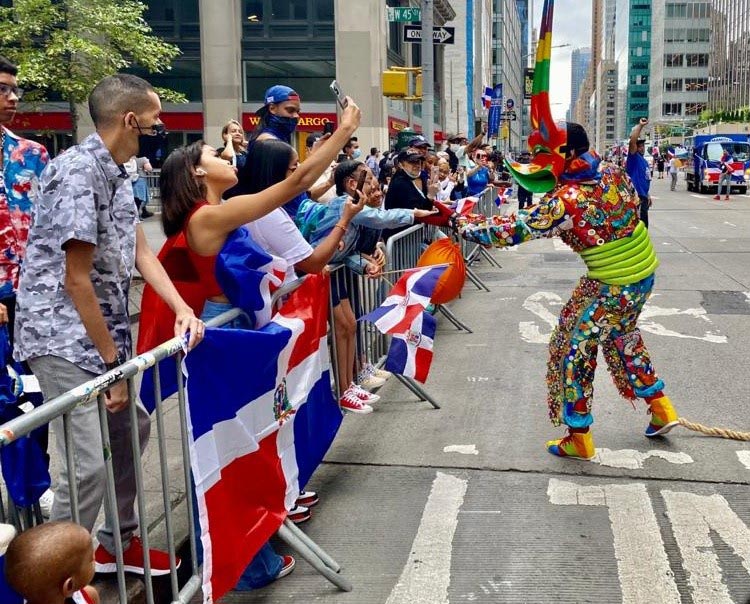 Dominicanos celebran el 14 de agosto 40 aniversario de desfile en NY