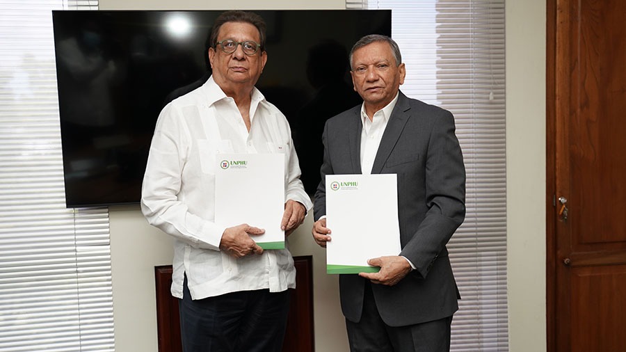 El acuerdo fue suscrito por el presidente de Refidomsa, doctor Leonardo Aguilera, y el rector de la UNPHU, arquitecto Miguel Fiallo Calderón, en el despacho del académico.