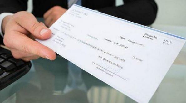 PN apresa a hombre que intentó cambiar cinco cheques falsos