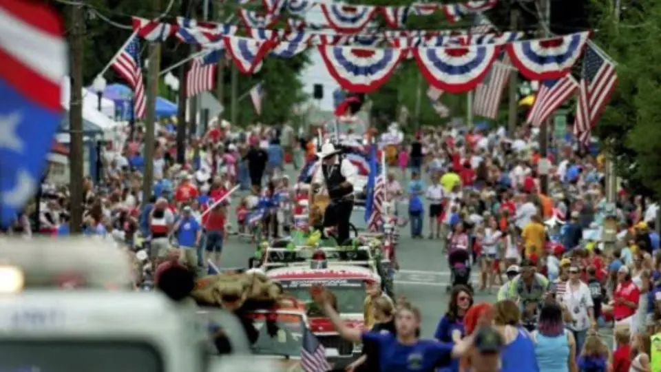 Un tiroteo en un desfile del Día de la Independencia en Estados Unidos sacudió la ciudad de Highland Park en Illinois.