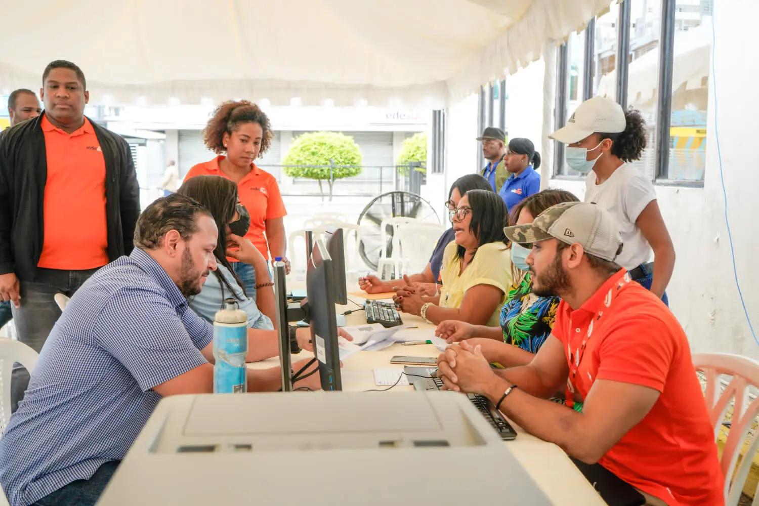 Edesur recibió clientes este domingo para escuchar sus inquietudes