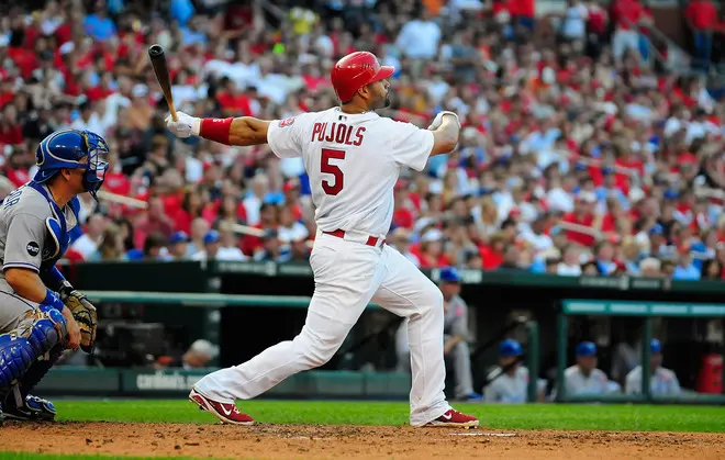 Pujols logra 2 cuadrangulares y remolca 4 carreras en triunfo Cardenales