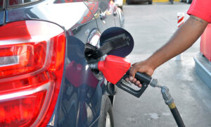 Combustibles siguen congelados; 500 millones más a subsidio