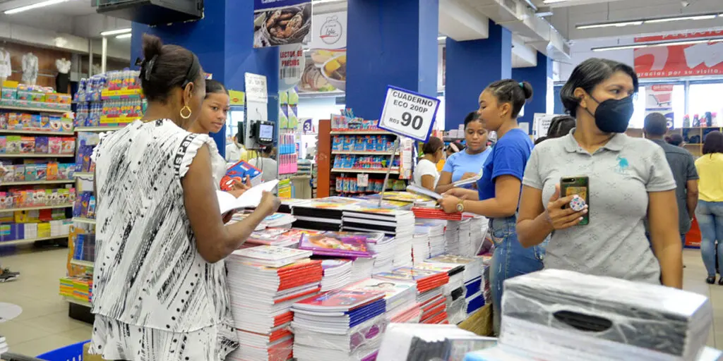 Causan preocupación los altos precios y libros y útiles escolares FOTO: Félix de la Cruz