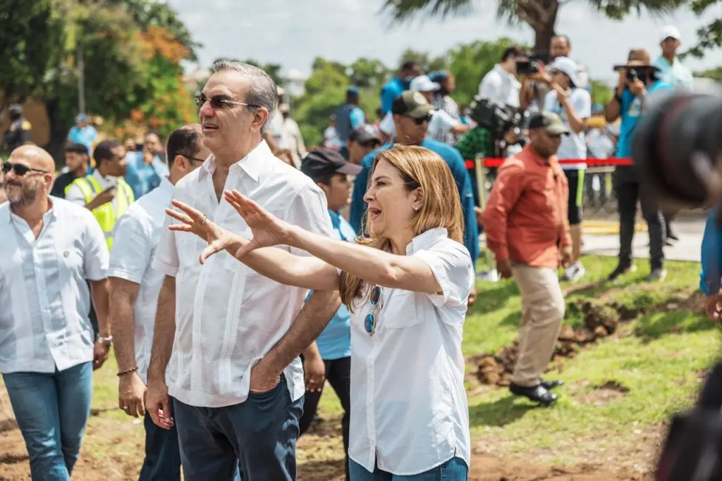 Abinader y Carolina supervisan obras en el Distrito Nacional como el Paseo Marítimo Malecón, Laguna y Parque del Fernández y el proyecto La París y Entorno, que se ejecutan con una inversión de 750 millones de pesos