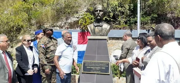 Develizan en Barahona nuevo busto de Juan Pablo Duarte; el anterior fue robado