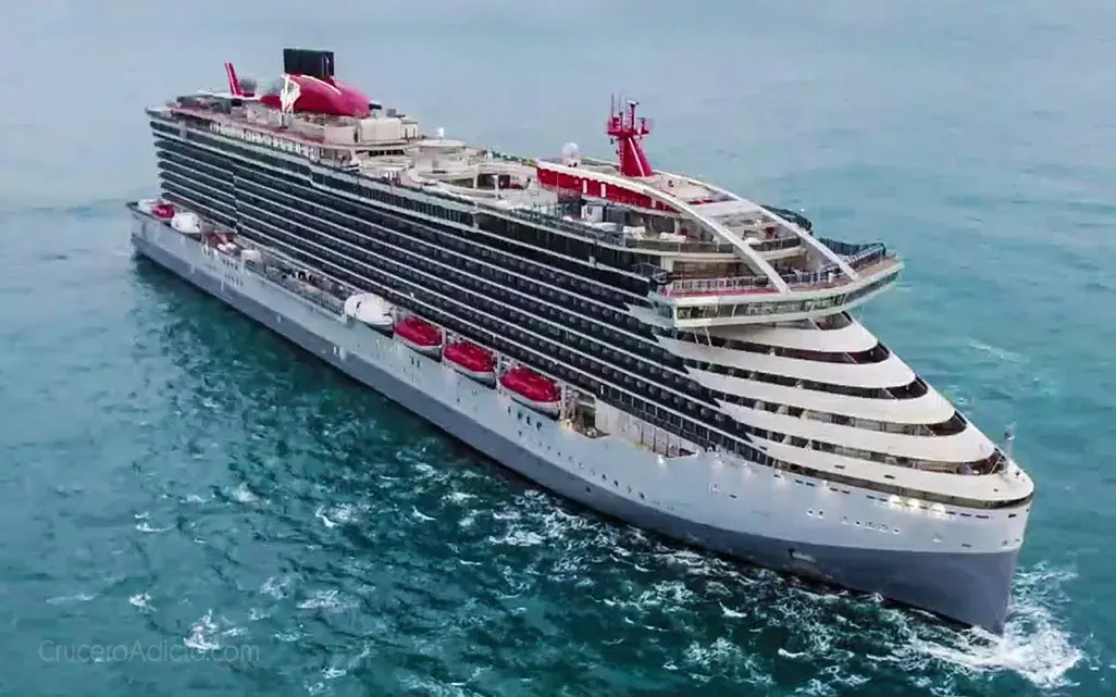 Crucero llega a Manzanillo por emergencia  de salud de un turista