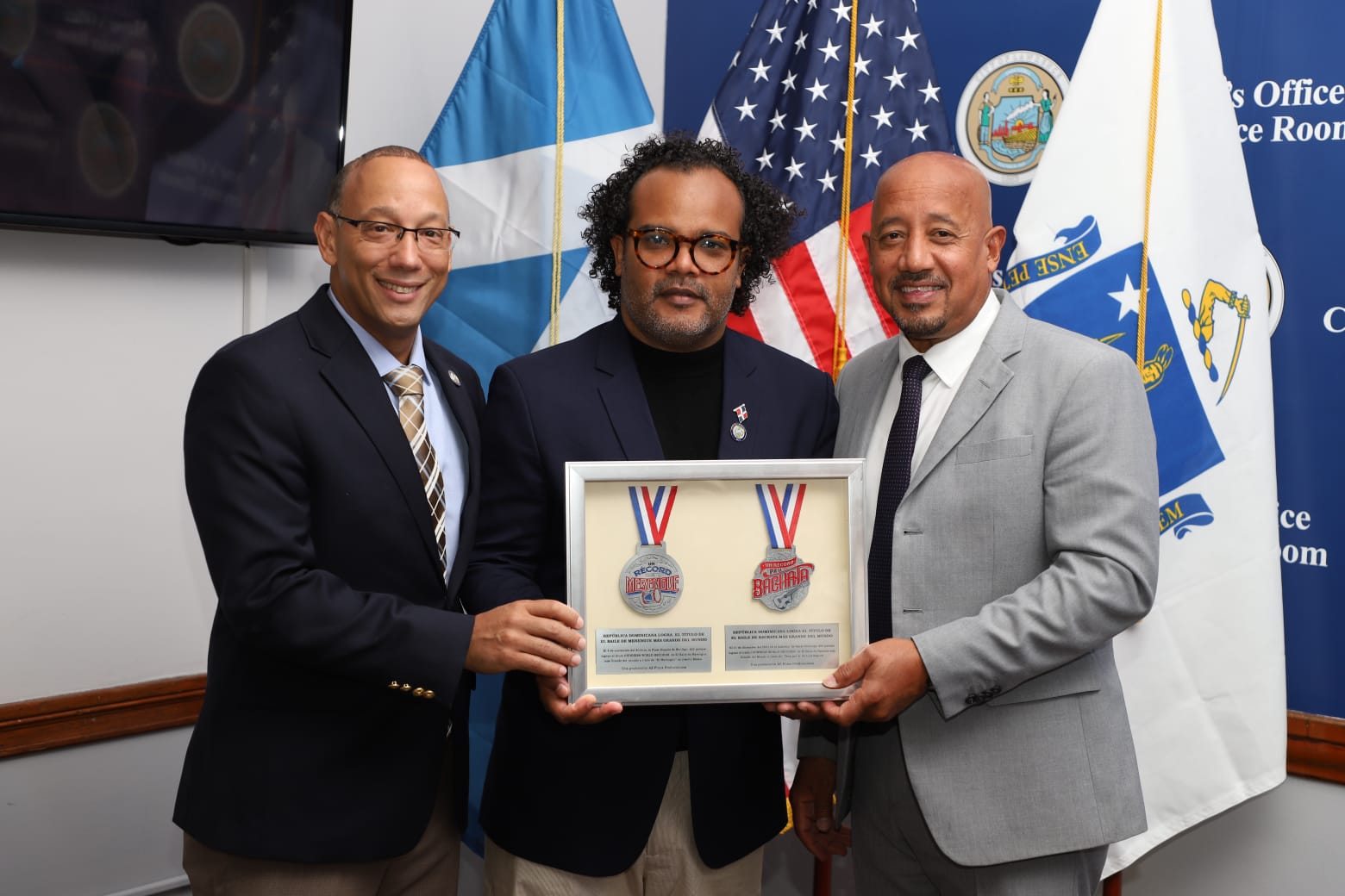 Alberto Zayas es reconocido por Alcaldía de Lawrence y Massachusetts