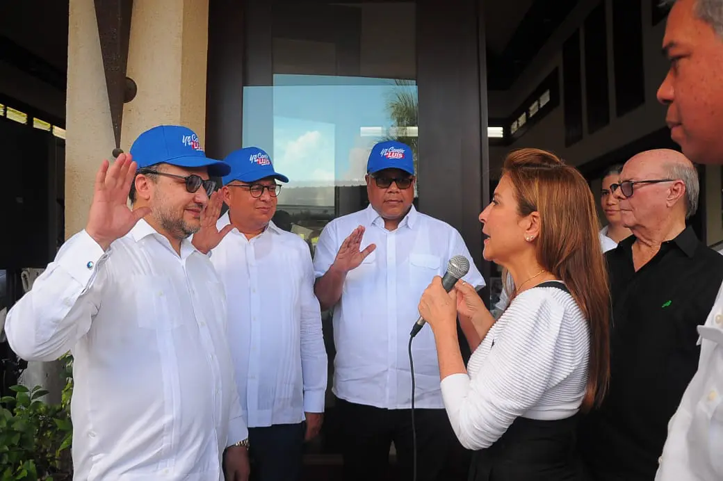 Juramentan en Santiago movimiento “Yo confío en Luis”
