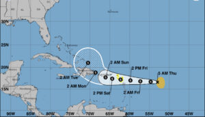 Puerto Rico se prepara por posibles inundaciones y cortes de luz por Fiona