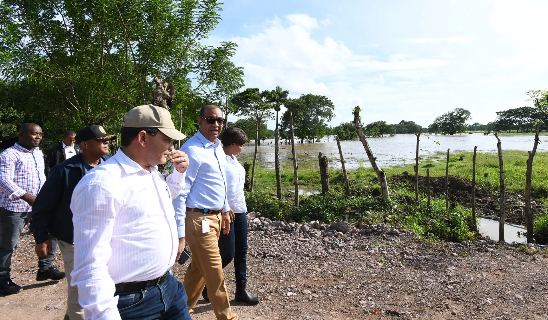 Obras Públicas realiza intervenciones a favor de comunidades Monte Plata