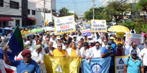 El recorrido de los manifestantes concitó la atención de los transeúntes. Félix de la Cruz