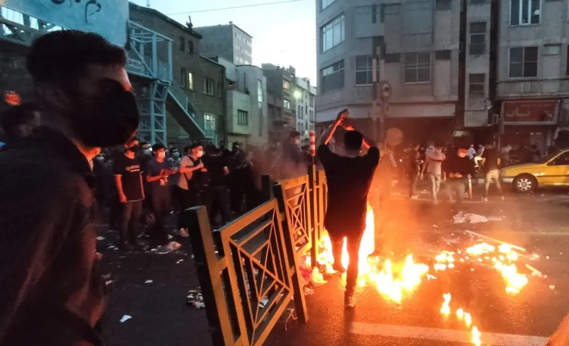 Las protestas en Irán por muerte de Amini suman 41 muertos y 1.186 detenidos