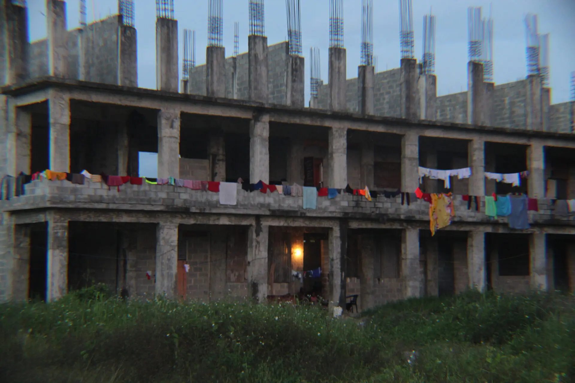 Haitianos ocupan escuelas en construcción en Cancino Adentro
