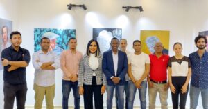 Parte de los artistas dominicanos que participarán en la feria Semana del Arte Contemporáneo en París, Francia.