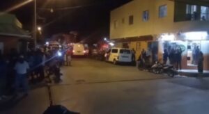 La Romana: hombre mata dos civiles, hiere a cinco policías y se atrinchera