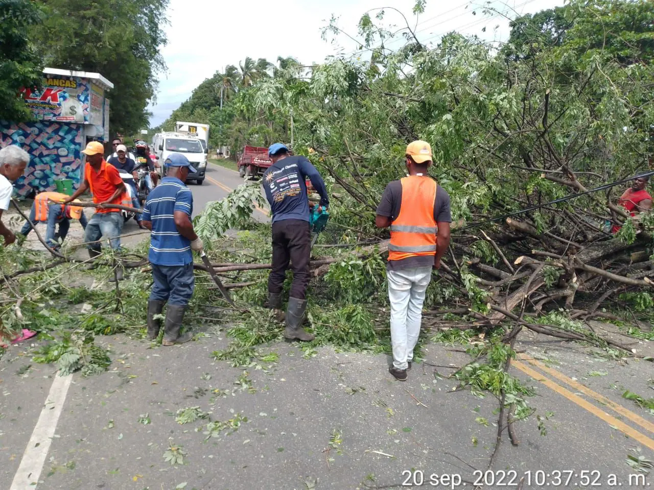 MOPC despeja vías en provincias del Nordeste afectadas por Fiona