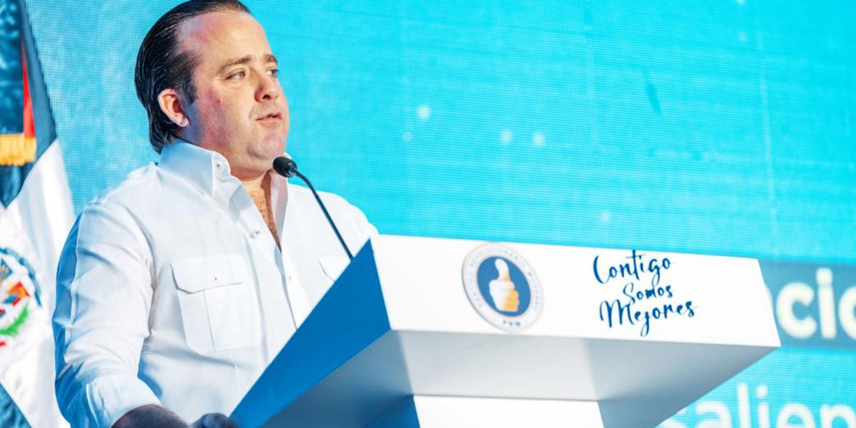 El presidente del PRM, José Ignacio Paliza, habla en el acto. Félix de la Cruz