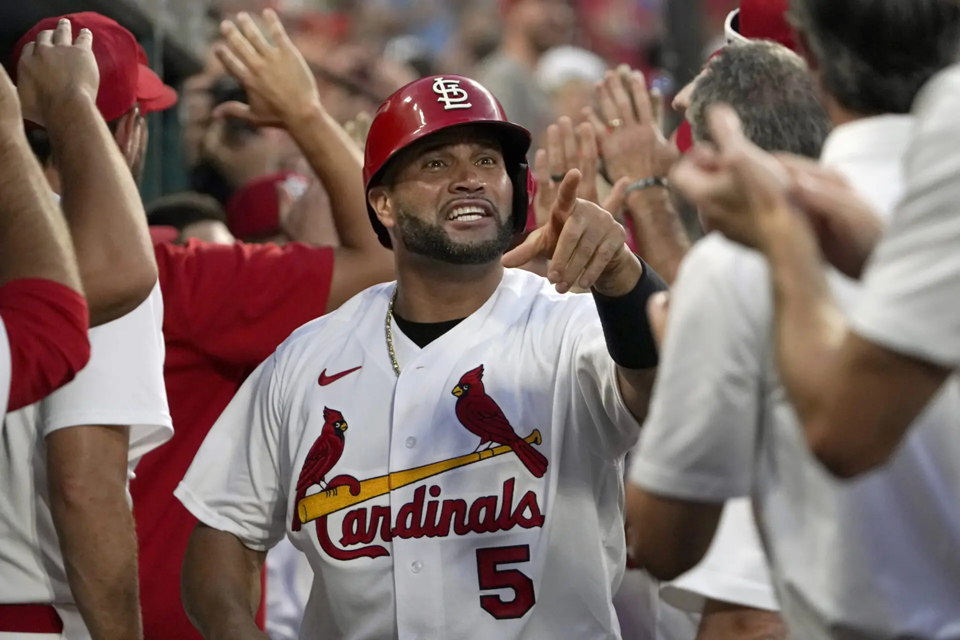 Pujols alcanzó a Babe Ruth y Hank Aaron con su nuevo récord