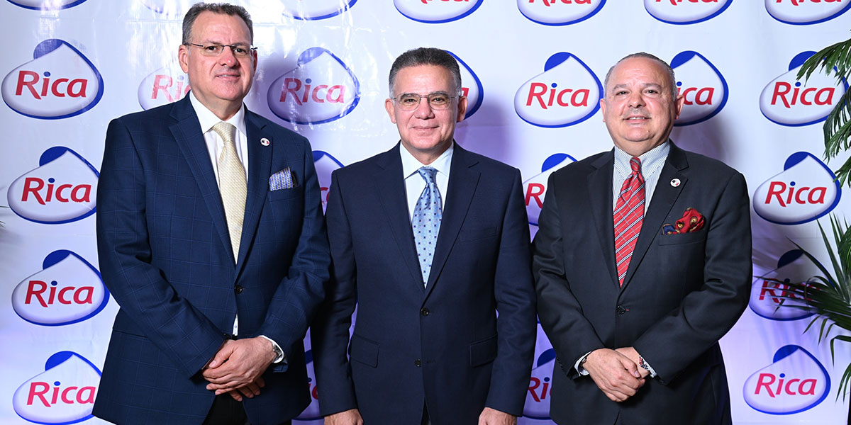 Samuel Collado y Willam Rodriguez junto a Pedro Brache Álvarez presidente de Grupo Rica