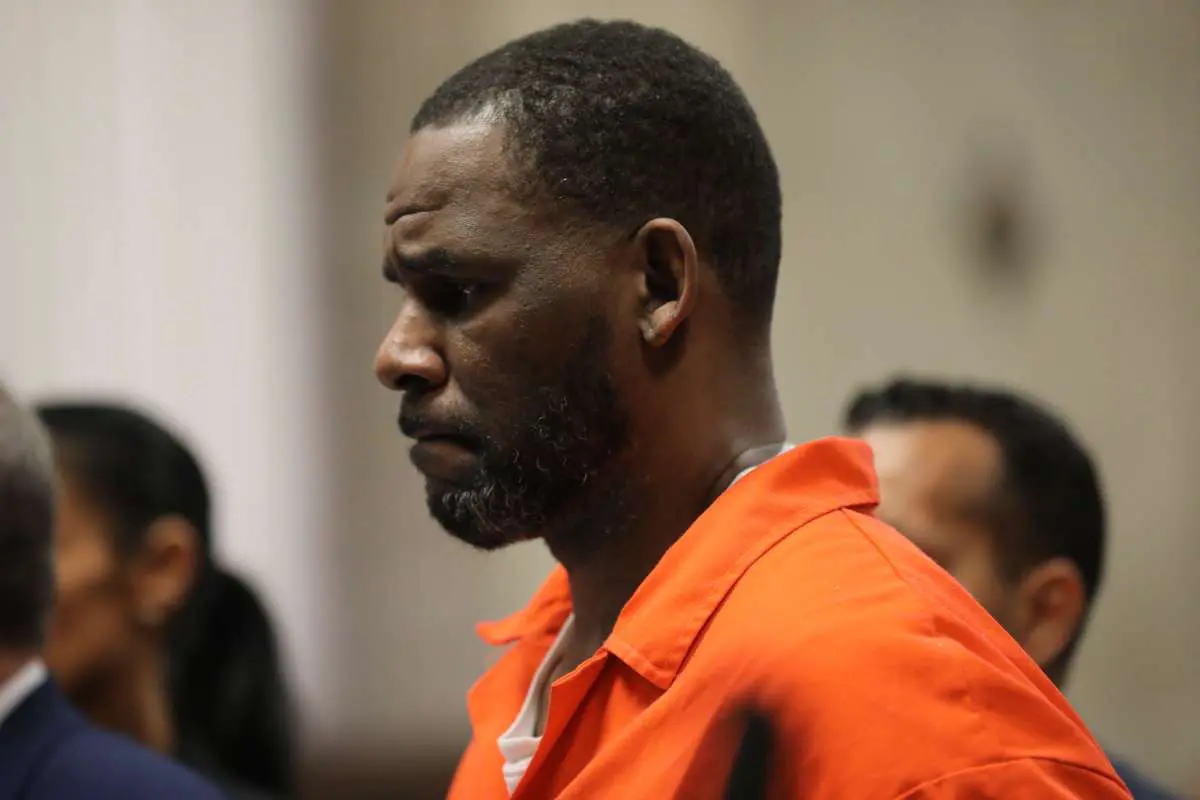 R. Kelly culpable de explotación sexual y tentación de un menor