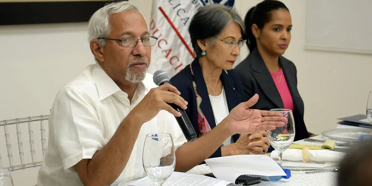 Ángel Hernández, ministro de Educación; Clara Joa, directora de Gabinete, y Dilia Stephany Ubiera, directora de Gestión Humana, ofrecen detalles del inicio del próximo año escolar. Félix de la Cruz