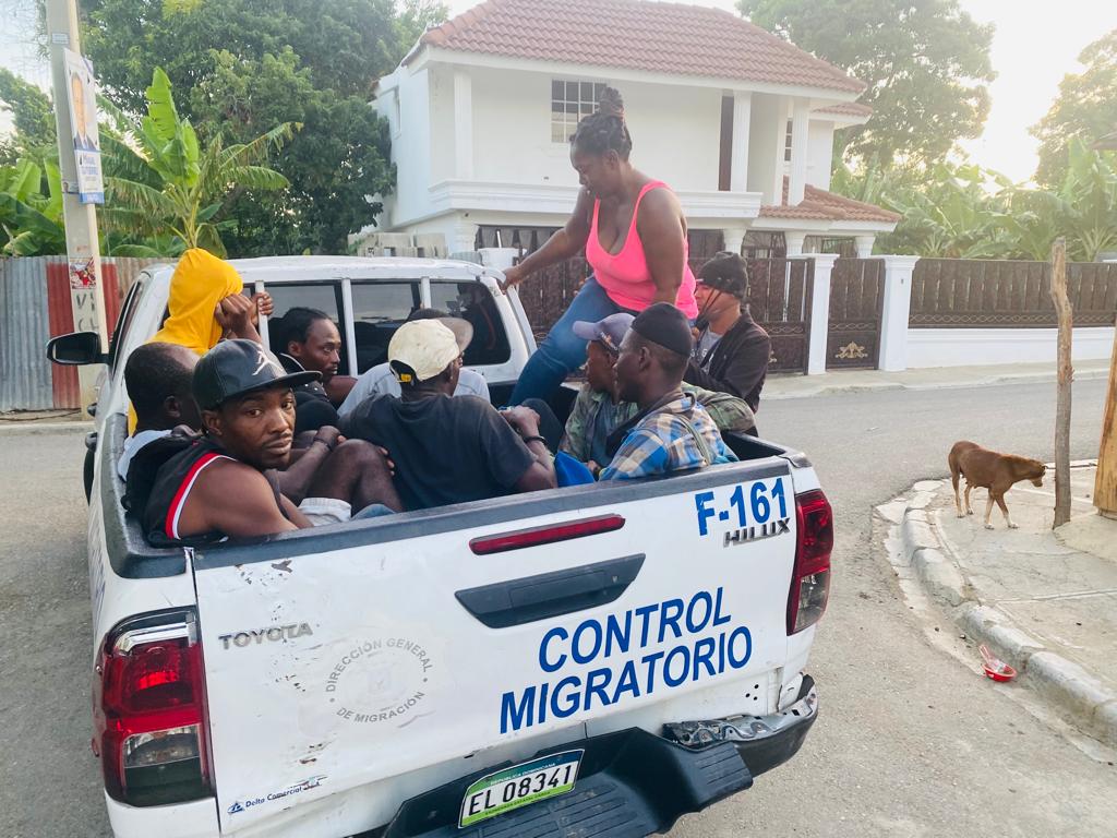 Detienen a 444 haitianos indocumentados en Santiago y Dajabón