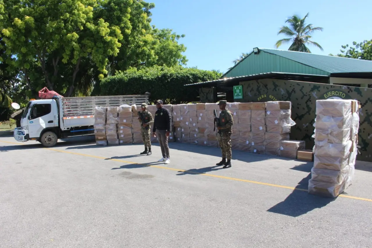 Detienen un camión con 7,850 paquetes de cigarrillos de contrabando