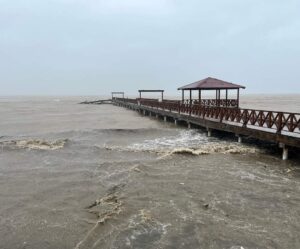 Vientos de Fiona derrumban muelle turístico de Miches