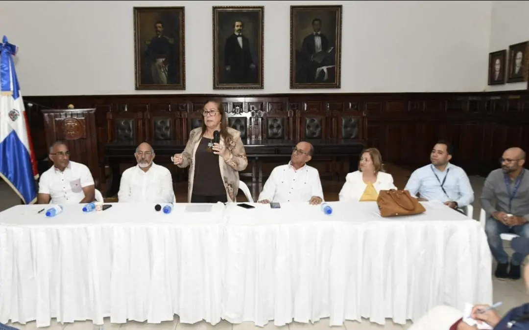 Gobernadora provincial de Santiago reúne funcionarios del gobierno