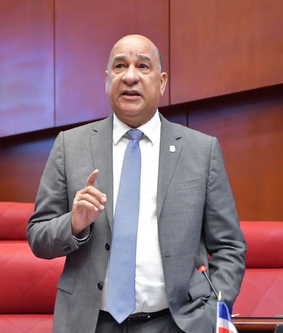Senador Bauta Rojas rechaza instalación de planta energética en Azua