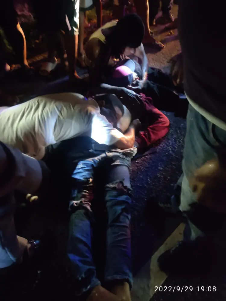 Dos jóvenes perdieron la vida mientras competían en una carrera clandestina de motores la noche del jueves
