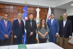 Cendoesch y Unicaribe realizan conferencia sobre relaciones con China