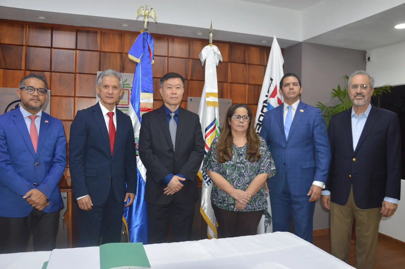 Cendoesch y Unicaribe realizan conferencia sobre relaciones con China