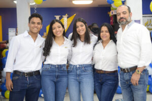 Juan José Castillo en compañía de su esposa Alejandrina Grullón y sus hijos Yoandy, Vielka y Juan José junior.