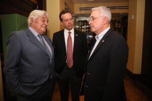 Luis Alberto Lacalle, Víctor Bisonó Haza y Álvaro Uribe. FUENTE EXTERNA