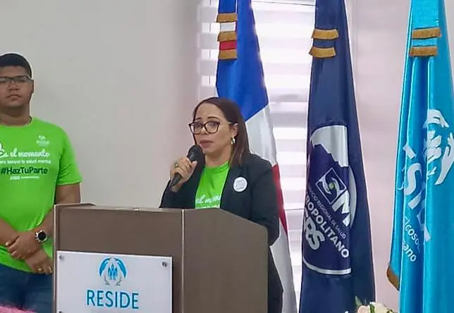 La directora del Centro RESIDE, doctora Biaris Rodríguez, mientras pronunciaba su discurso central.