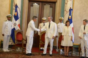 Foto></noscript> Johnny Rotestan