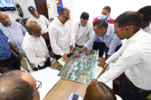 Anuncian invertirán RD$190 millones en aceras y contenes en La Romana