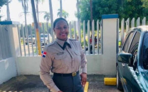 Muere agente policial impactada por un camión en San Juan
