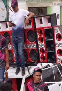 Velan en medio de música y llantos a joven que falleció por dengue en Dajabón